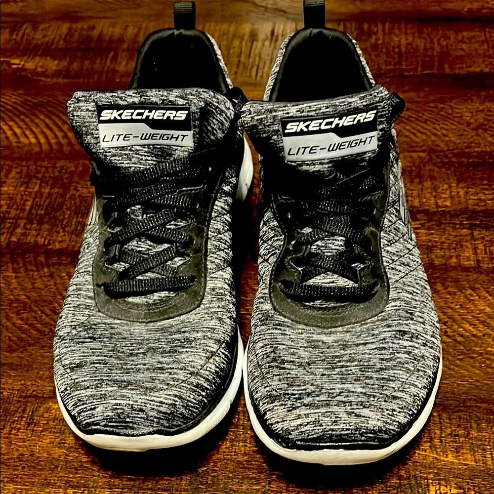 Skechers Women’s Lite-Weight Gray Shoes size 9